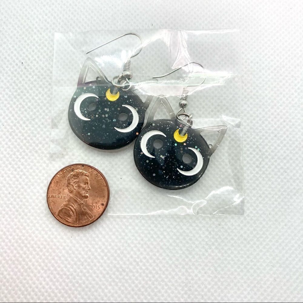 LUNA Resin Black Cat Drop Earrings - Picture 4 of 4